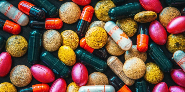 Известный врач раскрыл, когда лекарство может оказаться ядом