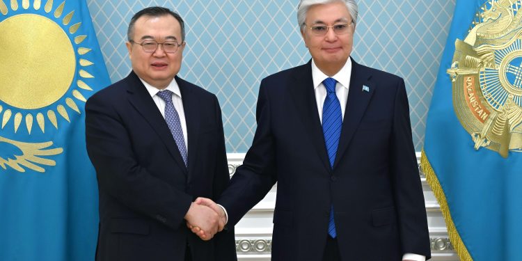 Глава государства принял заведующего Отделом международных связей Центрального комитета Коммунистической партии Китая Лю Цзяньчао