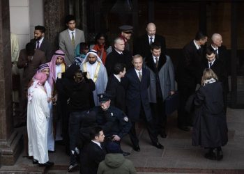 Джуд Лоу в образе Путина на съёмках в Риге