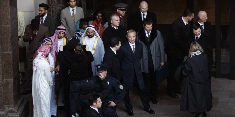 Джуд Лоу в образе Путина на съёмках в Риге