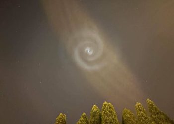 Таинственные спирали в небе напугали Европу