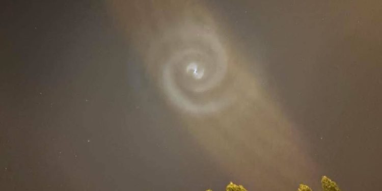 Таинственные спирали в небе напугали Европу