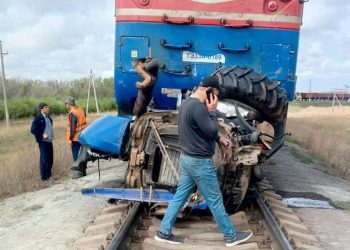 поезд ДТП трактор