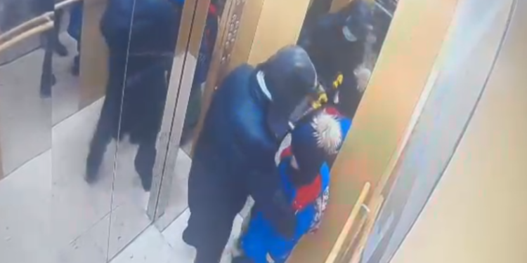 нападение в лифте