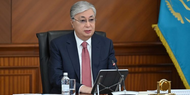 Токаев поддержал предложения по ужесточению наказаний за нападения на врачей