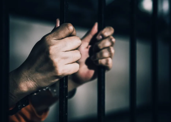 К пожизненному тюремному сроку приговорили казахстанца за изнасилование падчерицы