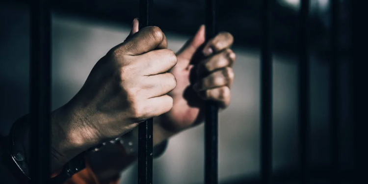 К пожизненному тюремному сроку приговорили казахстанца за изнасилование падчерицы