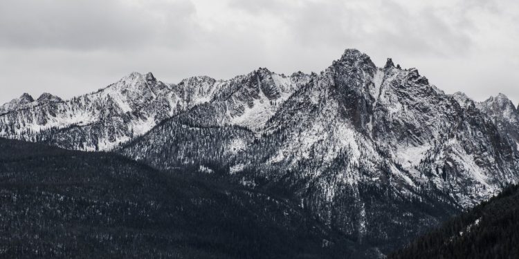 Тело пропавшего 20-летнего парня нашли в горах Алматы