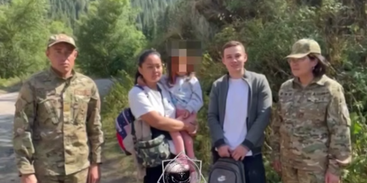 Туристов с маленьким ребёнком отыскали на плато Ассы