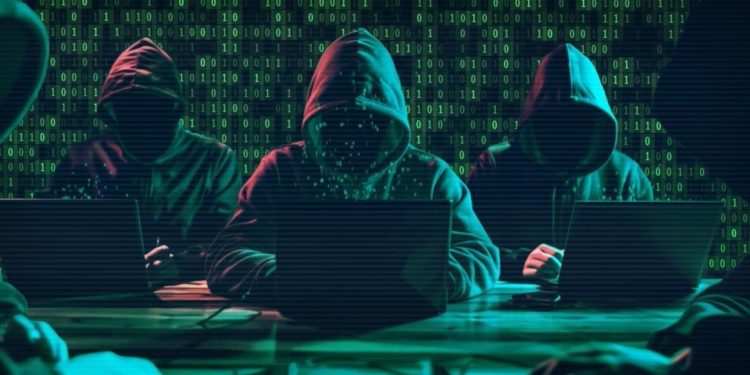 Уголовная ответственность теперь грозит за передачу банковской карты в Казахстане