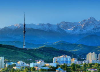 Штормовое предупреждение объявили в Алматы