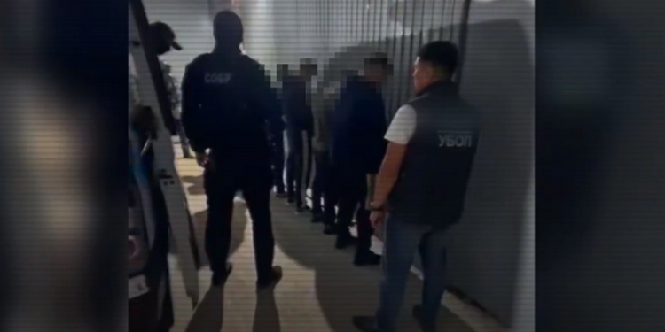 13 человек задержали в ходе спецоперации в Балхаше (ВИДЕО)