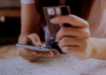 Обманула и “заработала” 200 млн тенге: хитрую схему прокрутила женщина с карагандинцами