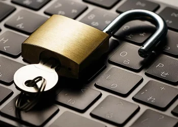 Директоров школ наказали за утечку данных учителей в области Абай