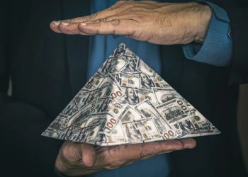 Миллиард тенге отдали доверчивые шымкентцы жуликам из финпирамиды