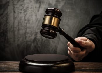 Адвокат Перизат Кайрат удивил своим вопросом юриста банка и судью