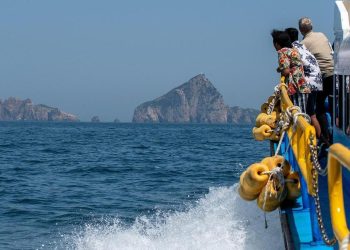 Паром с десятками пассажиров затонул у острова Бали: есть жертвы