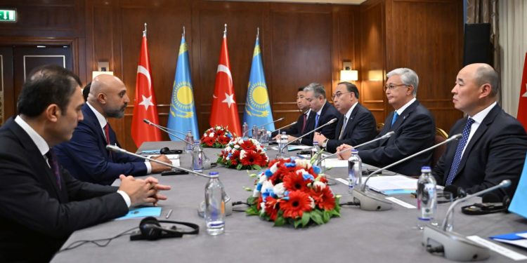 Президент Казахстана провёл ряд встреч с бизнесом в Турции