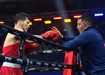 Казахстанец прошёл в полуфинал этапа Кубка мира по боксу