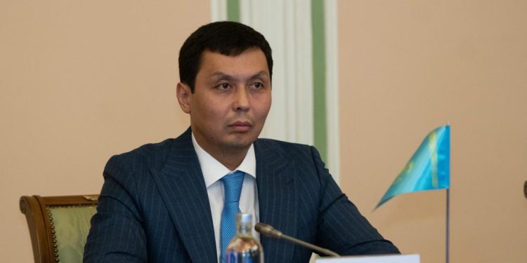 Токаев поблагодарил экс-главу Антикора за работу