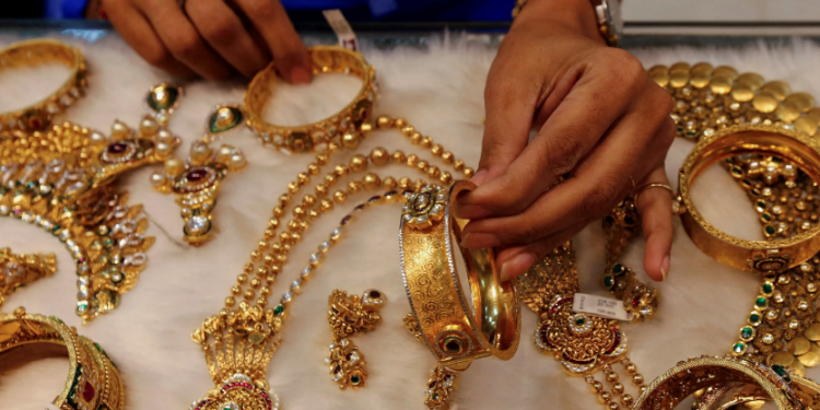 Золото олигархов не смогли продать, драгоценности вновь выставят на торги