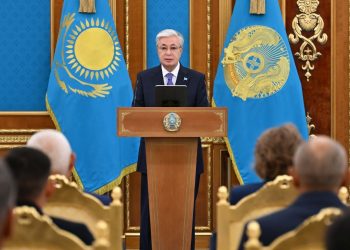 Касым-Жомарт Токаев наградил работников водного хозяйства