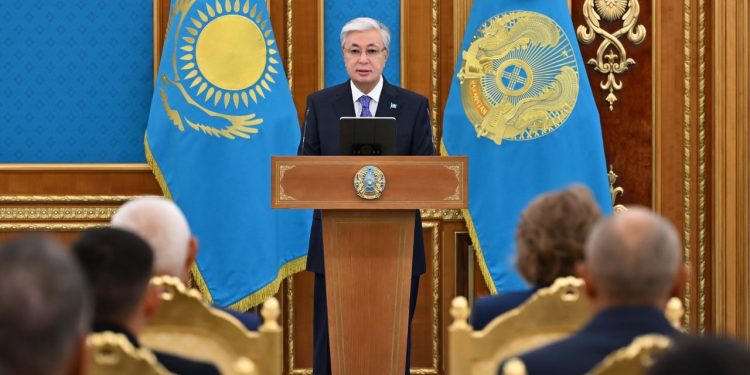 Касым-Жомарт Токаев наградил работников водного хозяйства