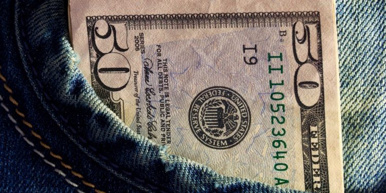 По 110 долларов раздадут людям в одной стране Азии