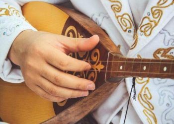 Австралиец написал кюй «Казахстан» и покорил весь мир