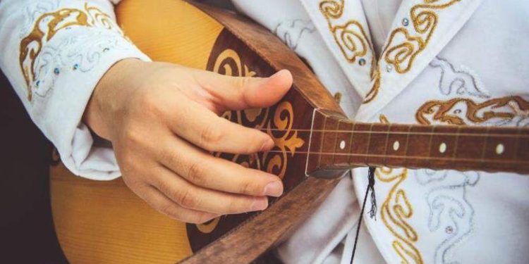 Австралиец написал кюй «Казахстан» и покорил весь мир