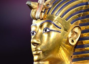 Казахстанец нарядился фараоном на празднование своего 50-летия