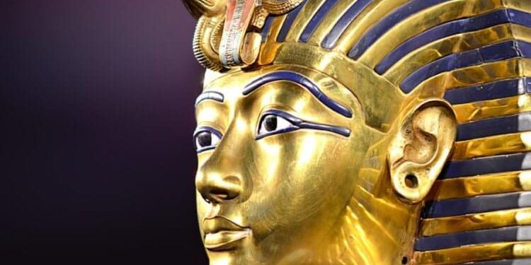 Казахстанец нарядился фараоном на празднование своего 50-летия