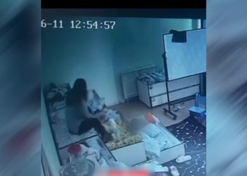 Душила подушкой: в Костанае воспитательница детсада издевалась над особенными детьми