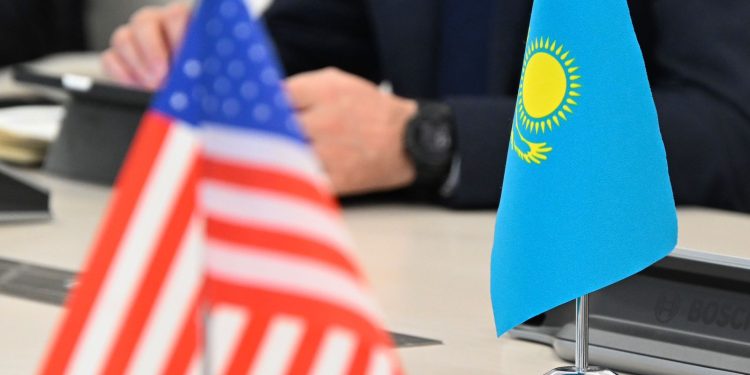 Трамп направил письмо Токаеву о введении тарифов