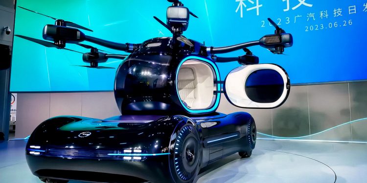 Китайский летающий автомобиль обсуждают в соцсетях