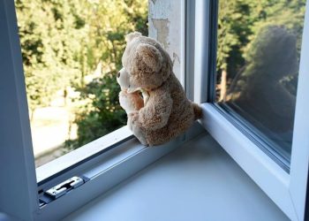 Два ребёнка погибли после выпадения из окон