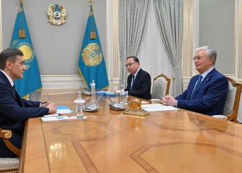 Токаев принял генсека ШОС Ермекбаева