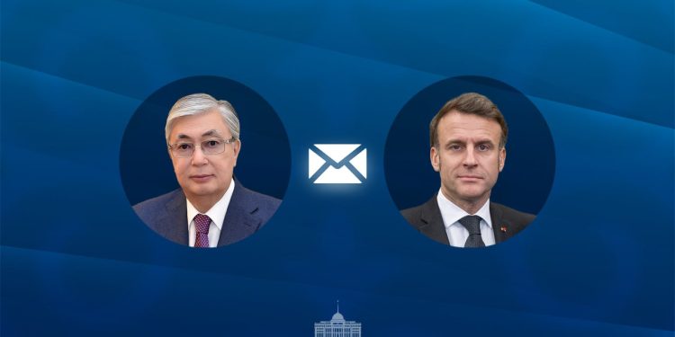 Токаев поздравил Макрона с Днём взятия Бастилии