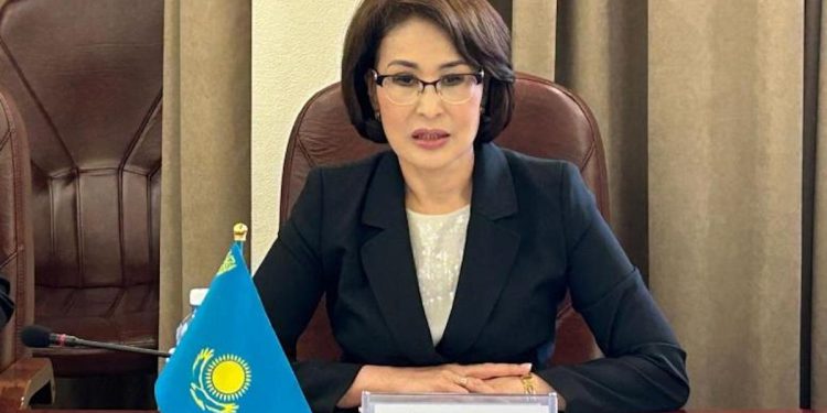 Угроза общественной безопасности: глава Минздрава обратилась к казахстанцам из-за нападений на медиков