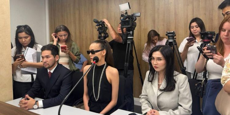 Карина Мамаш не стала отвечать, простила ли она мужа