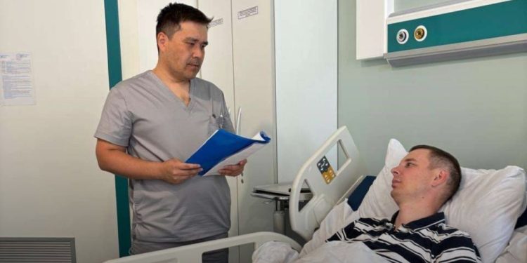Пострадавший хирург выписан из реанимации в Астане