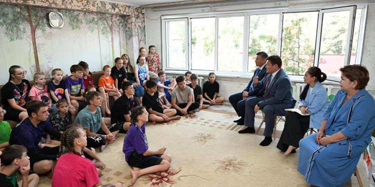 Комиссия из АП приехала в прогремевший на весь Казахстан детдом в Алматы