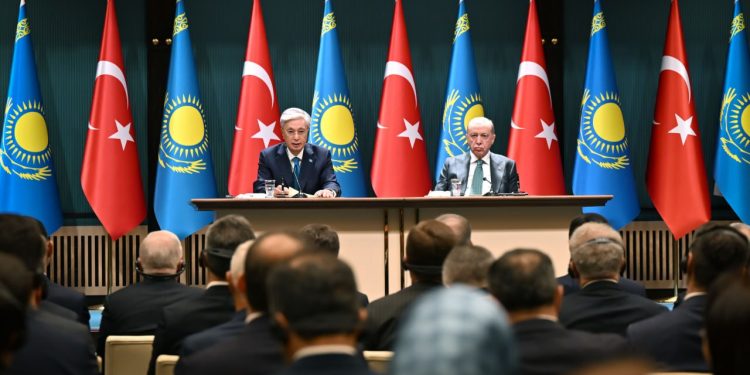 Президенты Казахстана и Турции выступили на брифинге по итогам переговоров