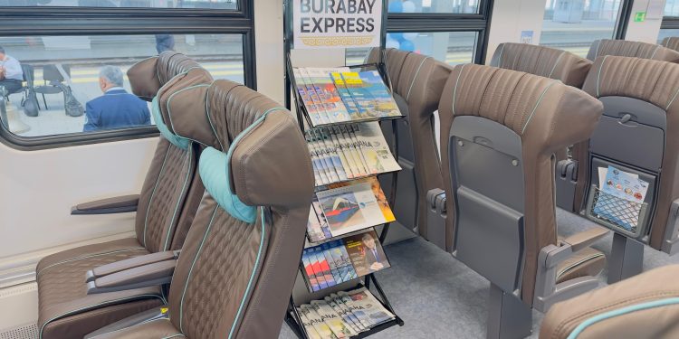 Туристический поезд Burabay Express запустили в Казахстане