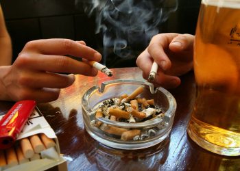 ВОЗ предлагает глобально поднять цены на сладкое, алкоголь и сигареты