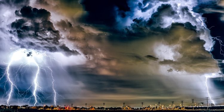 Дожди с градом, пекло до +42 и пыльная буря: объявлен прогноз погоды в Казахстане