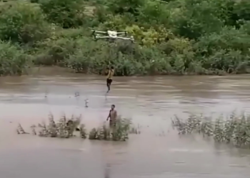 Фермер спас детей из воды с помощью дрона