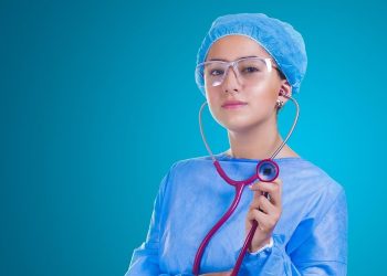 Правительство подготовит комплекс мер по усилению защиты медработников