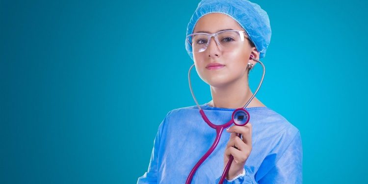 Правительство подготовит комплекс мер по усилению защиты медработников