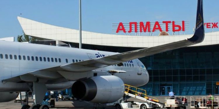 На бардак в аэропорту Алматы пожаловались казахстанцы (ВИДЕО)
